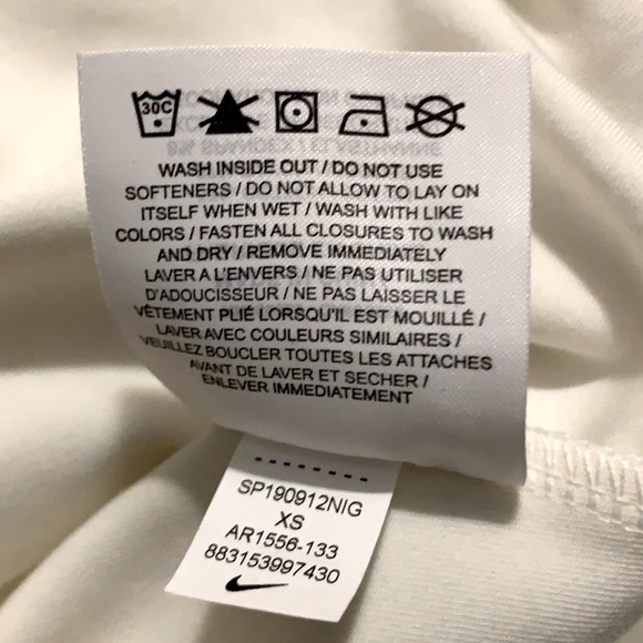 Nike Pro fabric with sweat-wicking technology - Picture 3 of 4